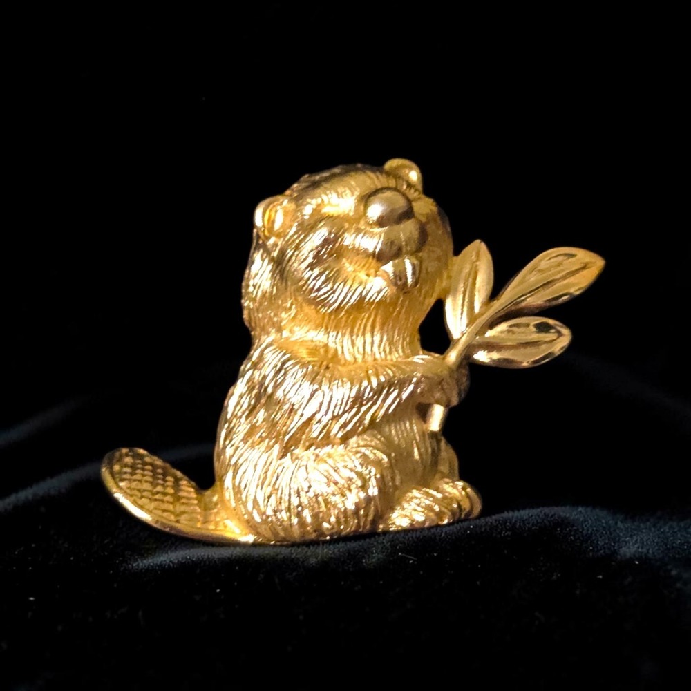 Crown Trifari Beaver Brooch Gold Tone Pin Vintage Figural Signed 1960s Rare